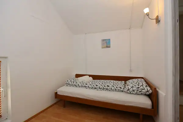 Krevet u potkrovnoj sobi
