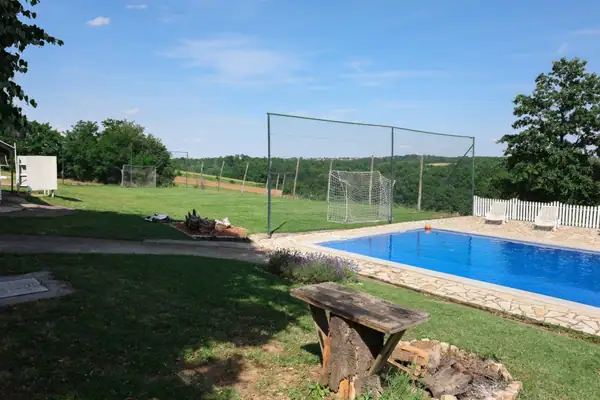 Teren za mali fudbal sa travom